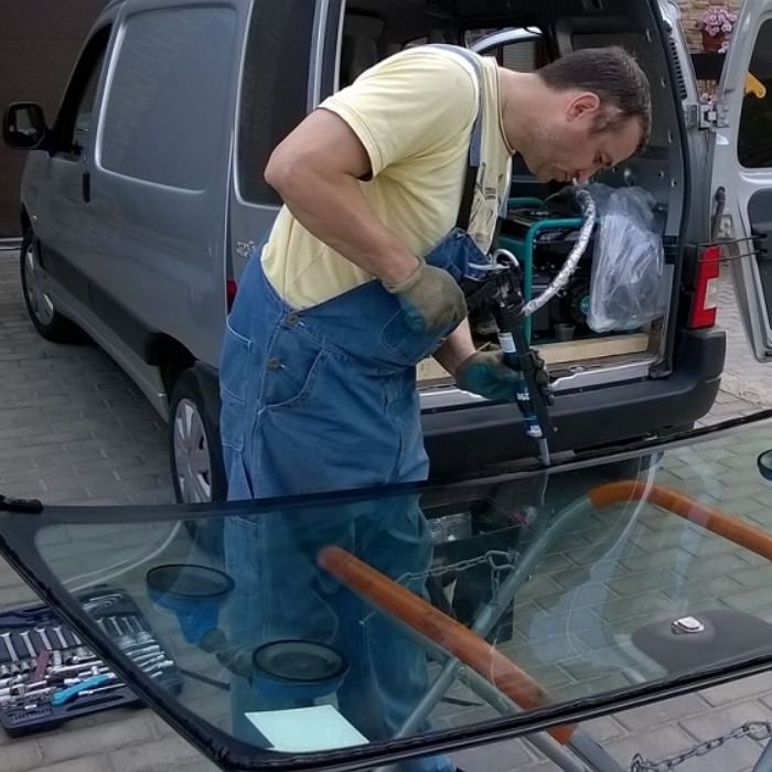 Car Glass Replacement& Repair Services Dubai