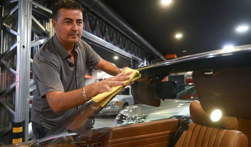 Car Windshield Cleaning